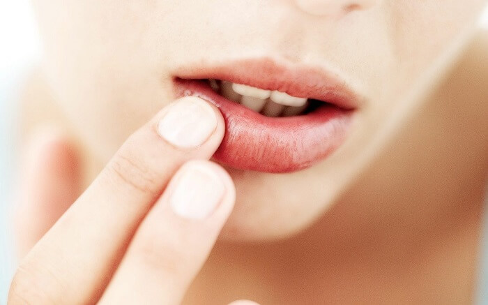 Giật môi mang nhiều ý nghĩa khác nhau ở từng thời điểm - giật môi trên đánh con gì